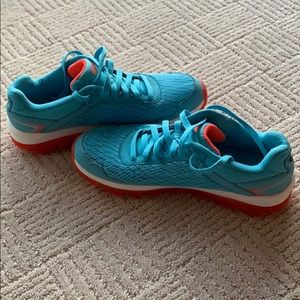 Sketchers go air sneakers